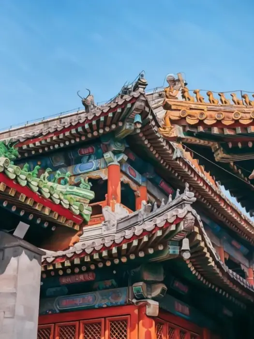 활기찬 전통 라마 사원 건축