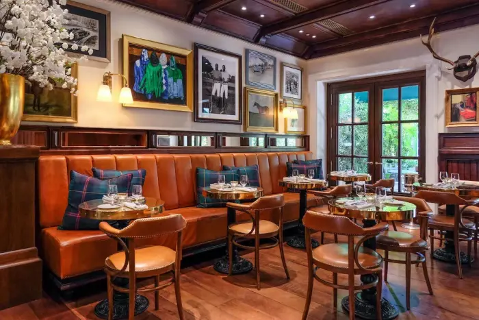 10 tips to show art in a cafe and restaurant in milan