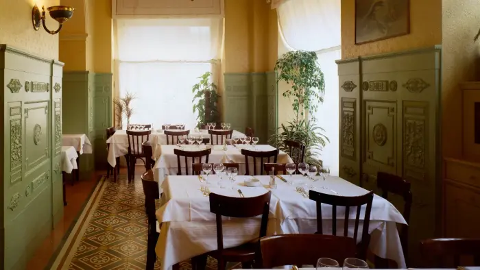 statement murals for bold restaurant wall art and decorating ideas
