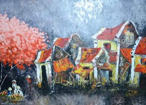 淡い月の下、ピンクの花の木のそばにある赤い屋根の家々を描いた油彩画