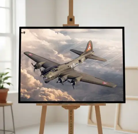 لوحة زيتية لقاذفة B-17 تنعطف عبر غيوم بيضاء شاهقة